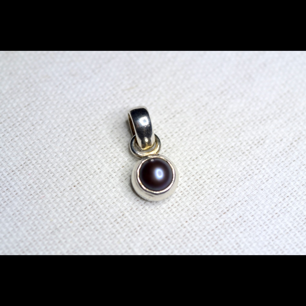 Sterling silver black pearl pendant